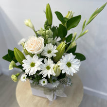 Load image into Gallery viewer, Posies Box Arrangement- White and Green
