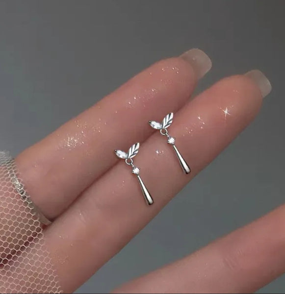 Micro Leaf Water Drop Earrings
