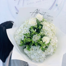 Load image into Gallery viewer, Elegant White And Green Bouquet
