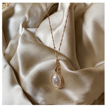 Load image into Gallery viewer, Vintage Pearl Necklace
