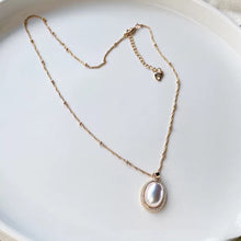 Load image into Gallery viewer, Vintage Pearl Necklace
