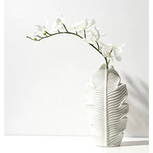 Load image into Gallery viewer, Feather Vase Matte
