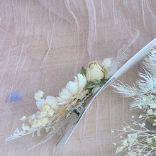 Load image into Gallery viewer, Hair Clip- Dried Flower
